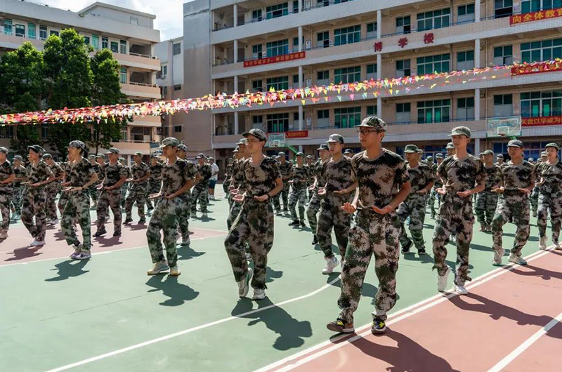 华成军训进行时丨迷彩青春 真我风采