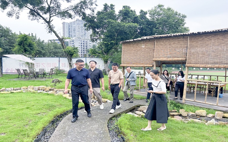 华成职校赴重庆行知职业技术学校参观学习.jpg