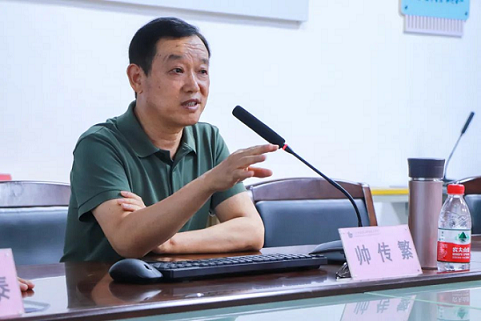 广州华成职校2023-2024学年第一学期班主任培训.png