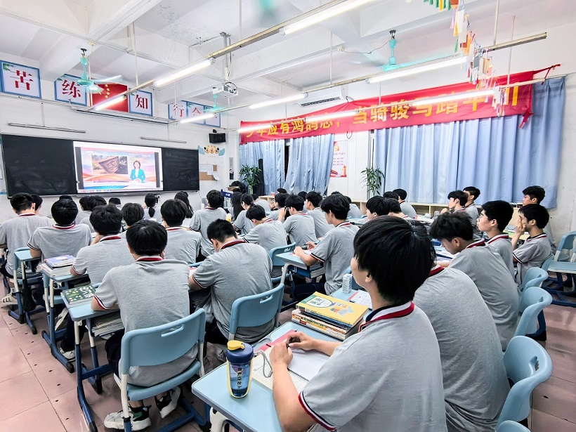 广州华成职校全民国家公共安全学习活动如火如荼展开.jpg